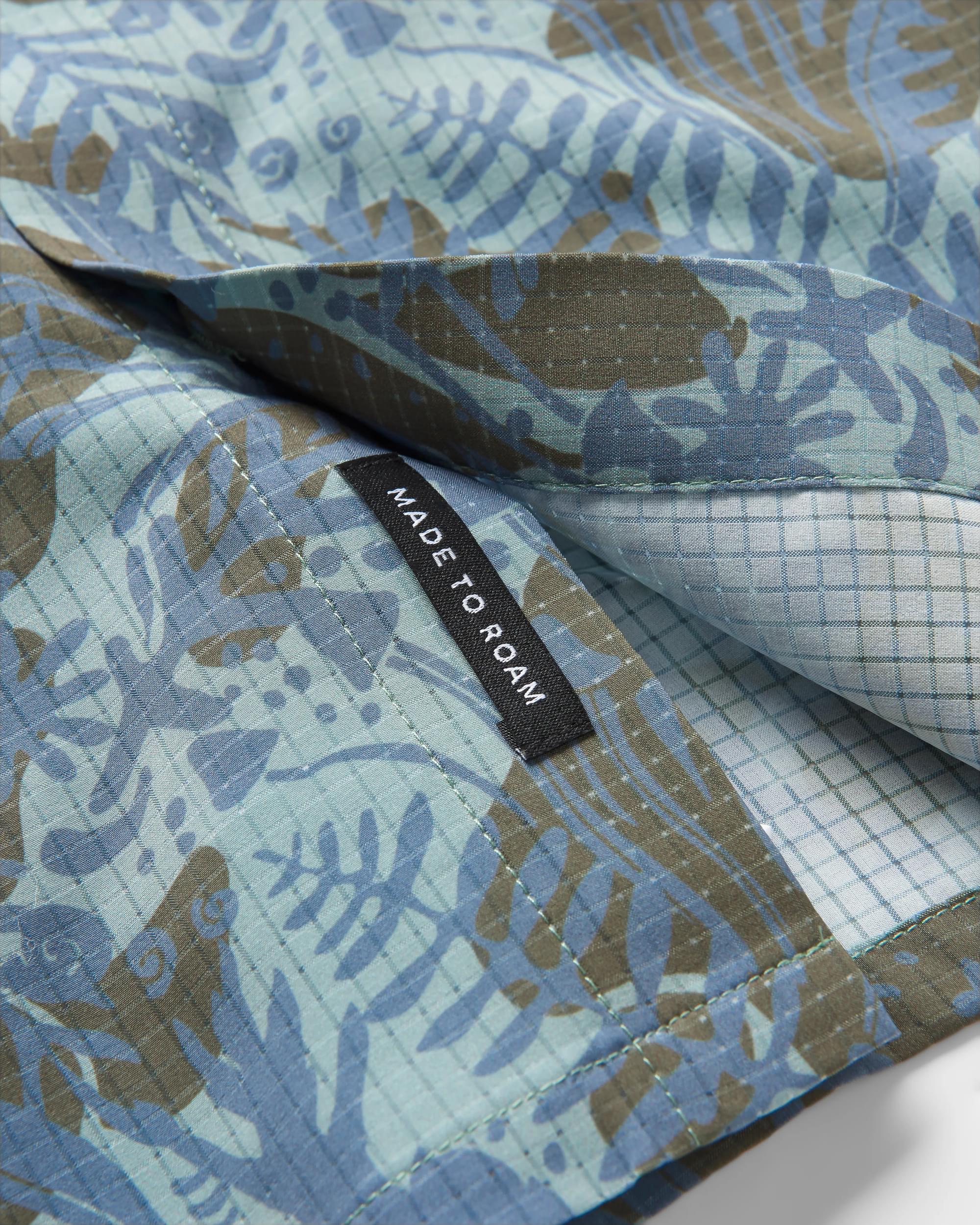 Sundowner Stretch Short Sleeve Shirt - Abstract Seaweed Camo - Flatlay