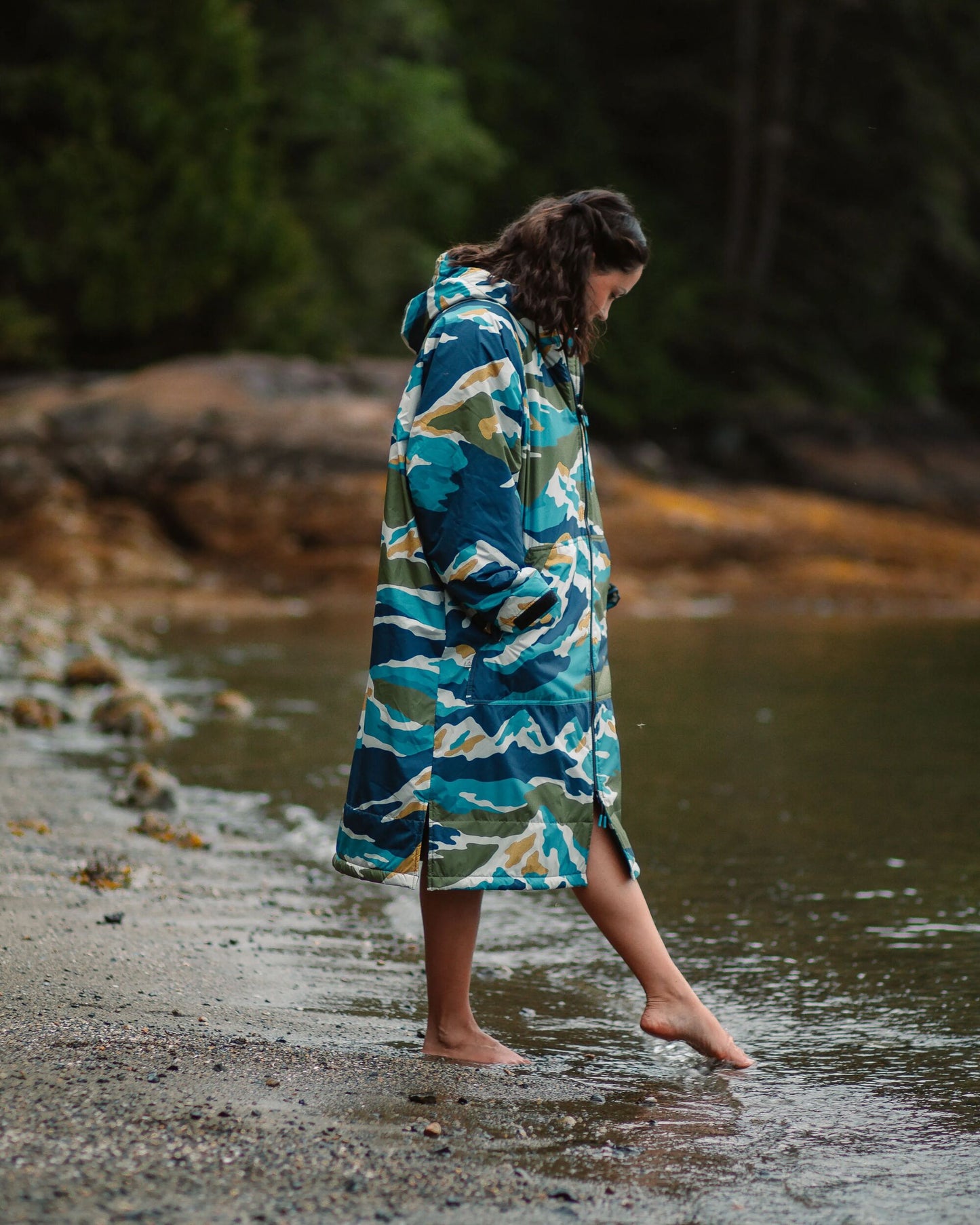 Womens_Waves Recycled Sherpa Lined Changing Robe - Mount Scenic Khaki - Lifestyle
