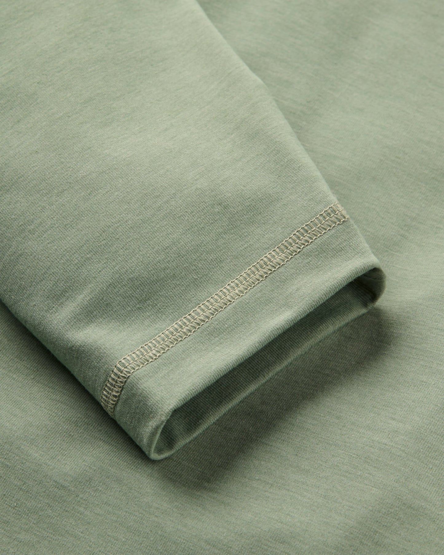 Roamscreen UPF50 LS T-Shirt - Pistachio - Flatlay