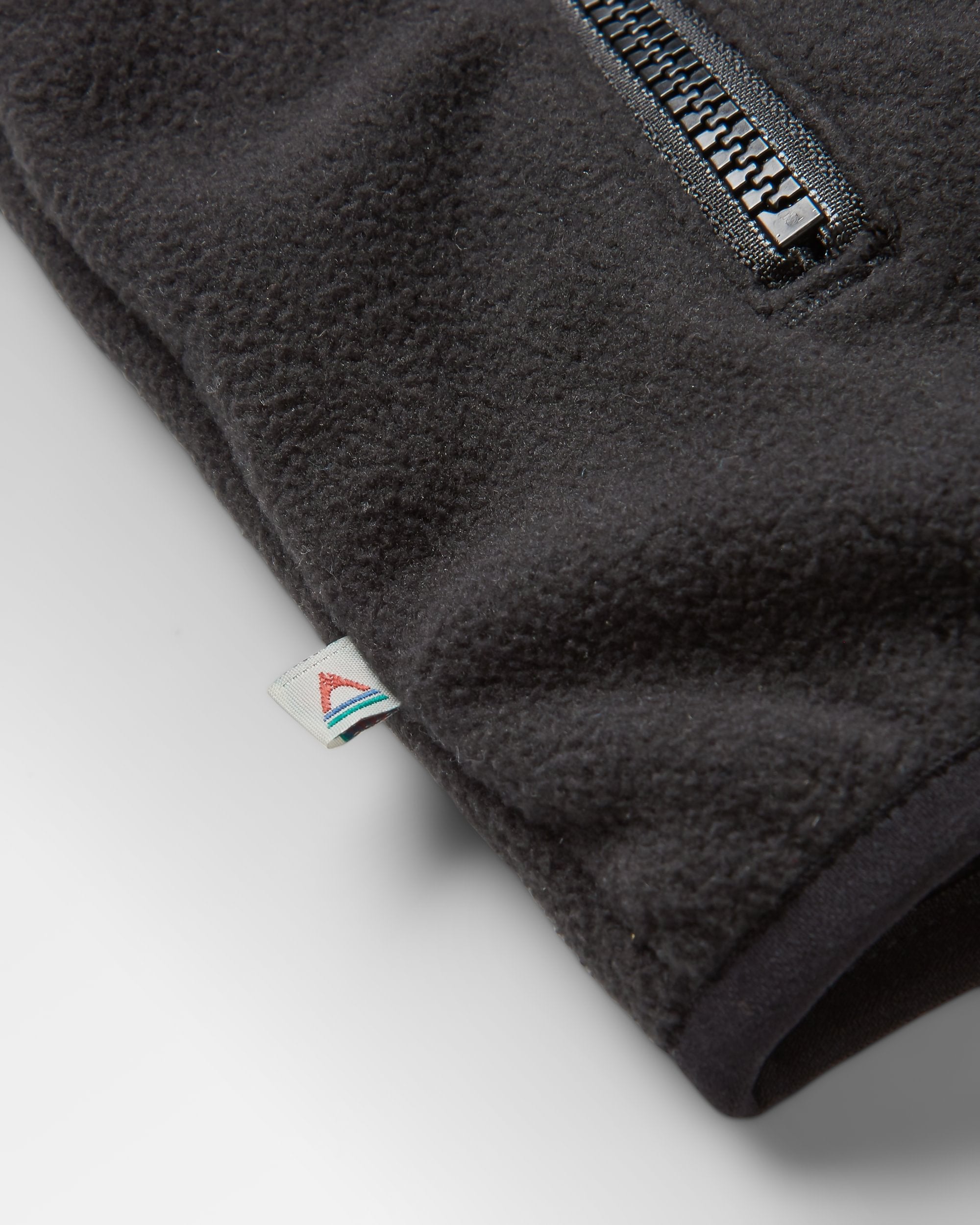 Set Off Recycled Polar 1/4 Zip Fleece - Mountain Geo Charcoal - Flatlay