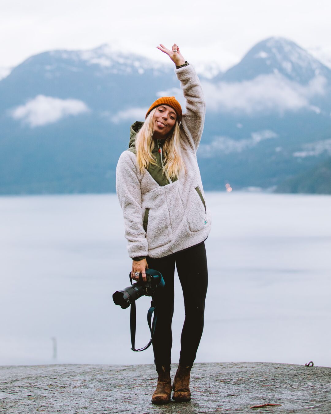 Beaumont Sherpa Hooded Fleece - Vintage White - Lifestyle