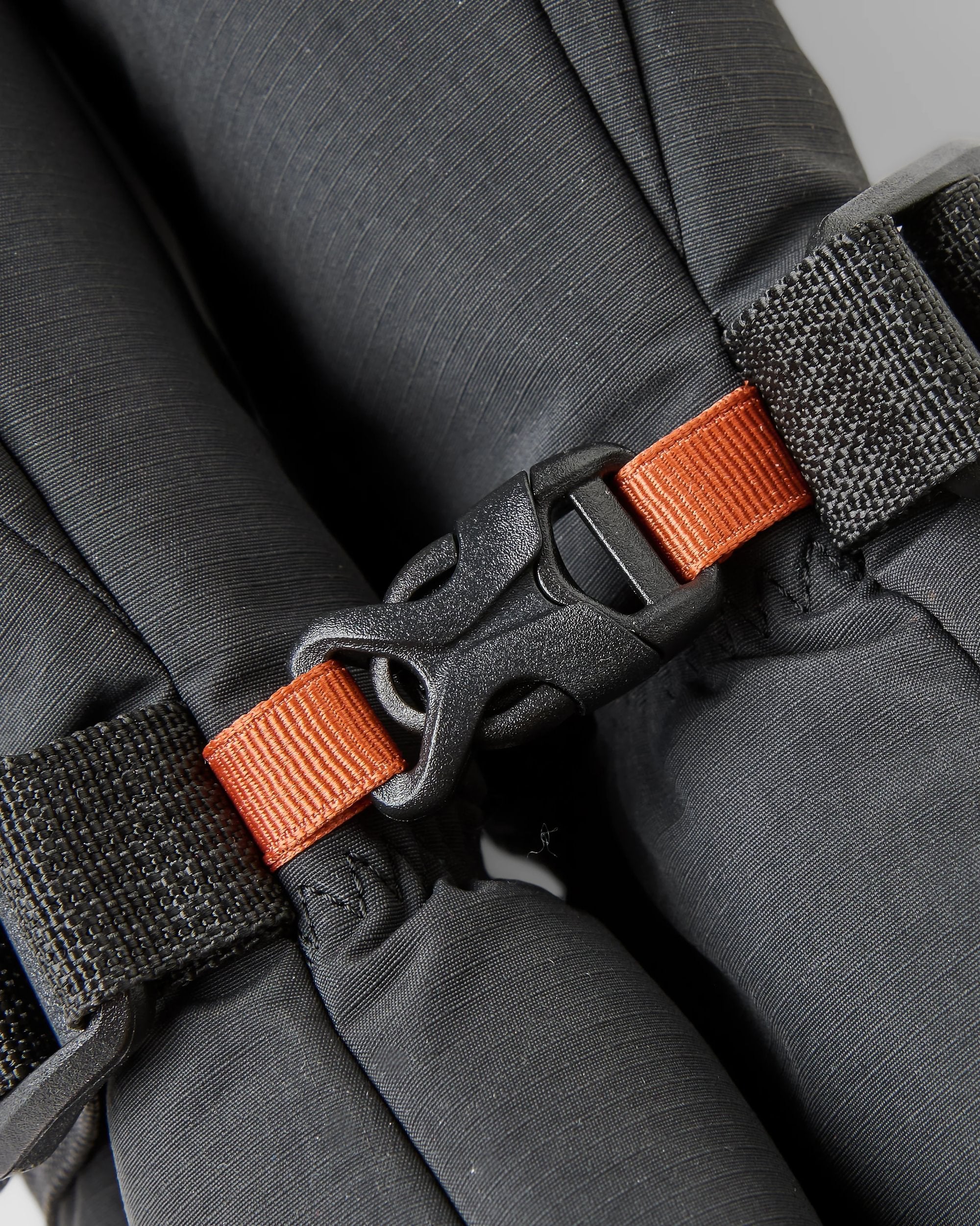 Snowscape Recycled Insulated Gloves - Black - Flatlay