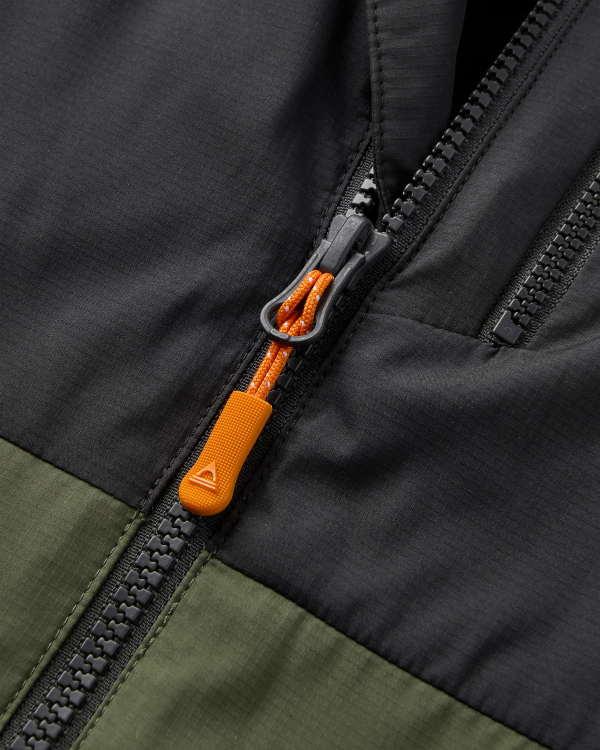 Daybreak Lightweight Thermore® Insulated Hoodless Jacket - Faded Black/Khaki - Flatlay