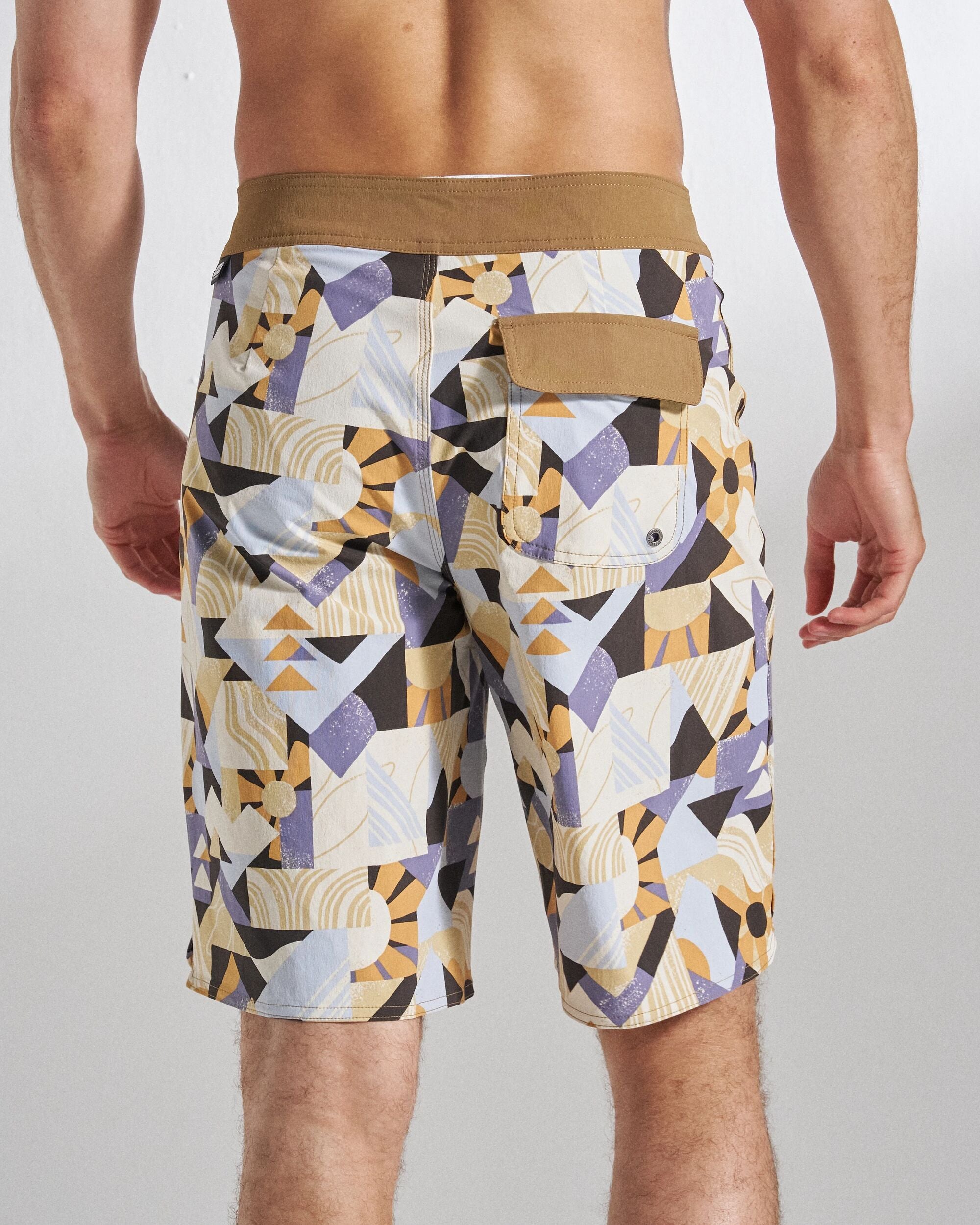 Cruiser Netplus® 21" Boardshort - Sun Patch Desert - Studio Model
