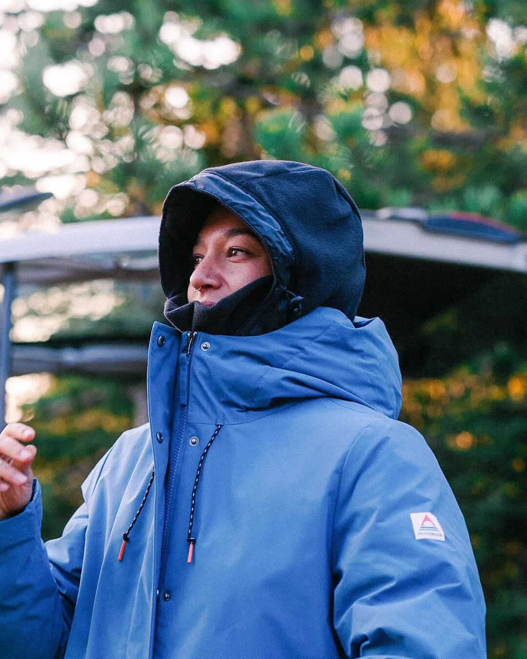 Snow Lodge Hood - Black - Lifestyle - Female