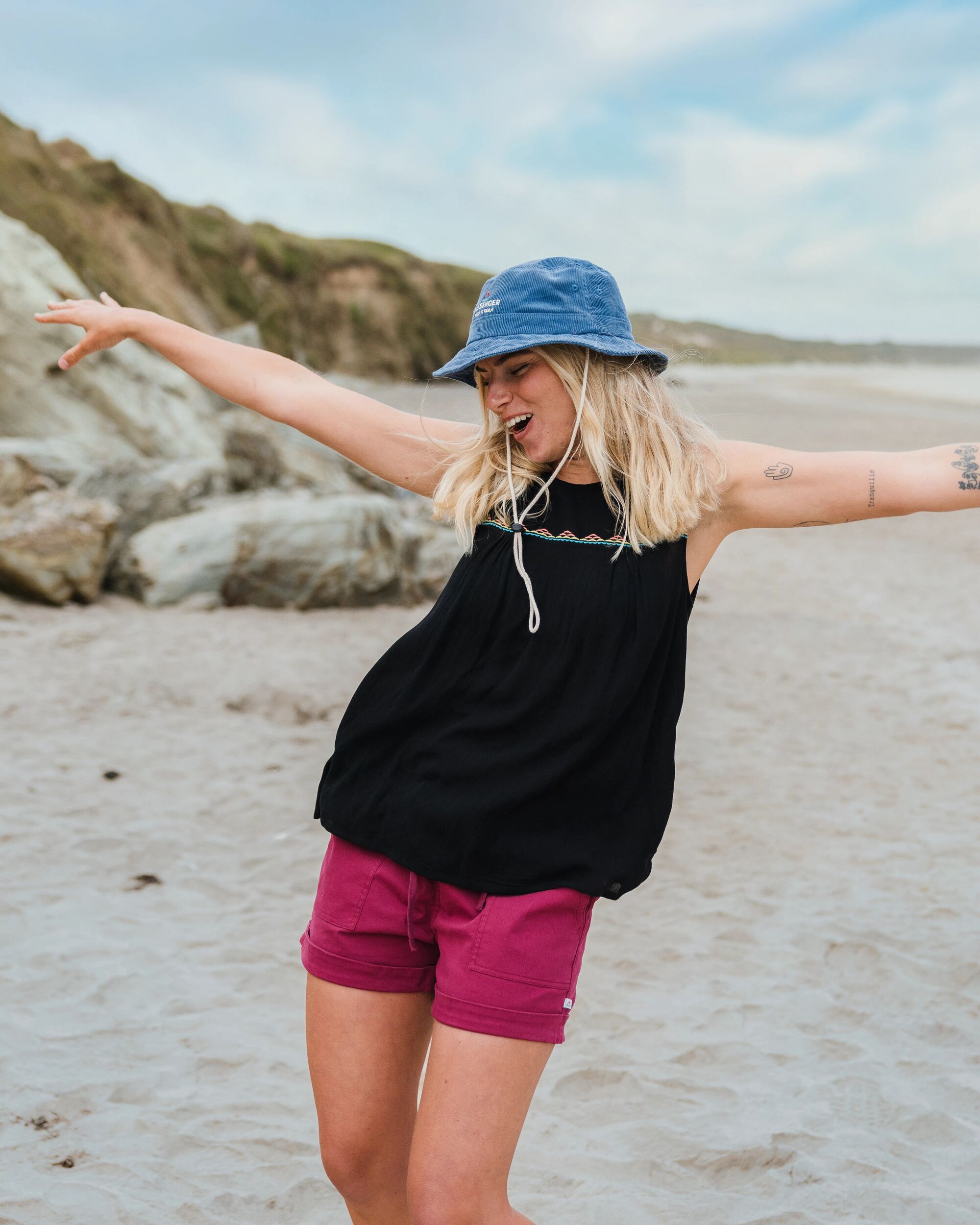 Petal Vest - Black - 