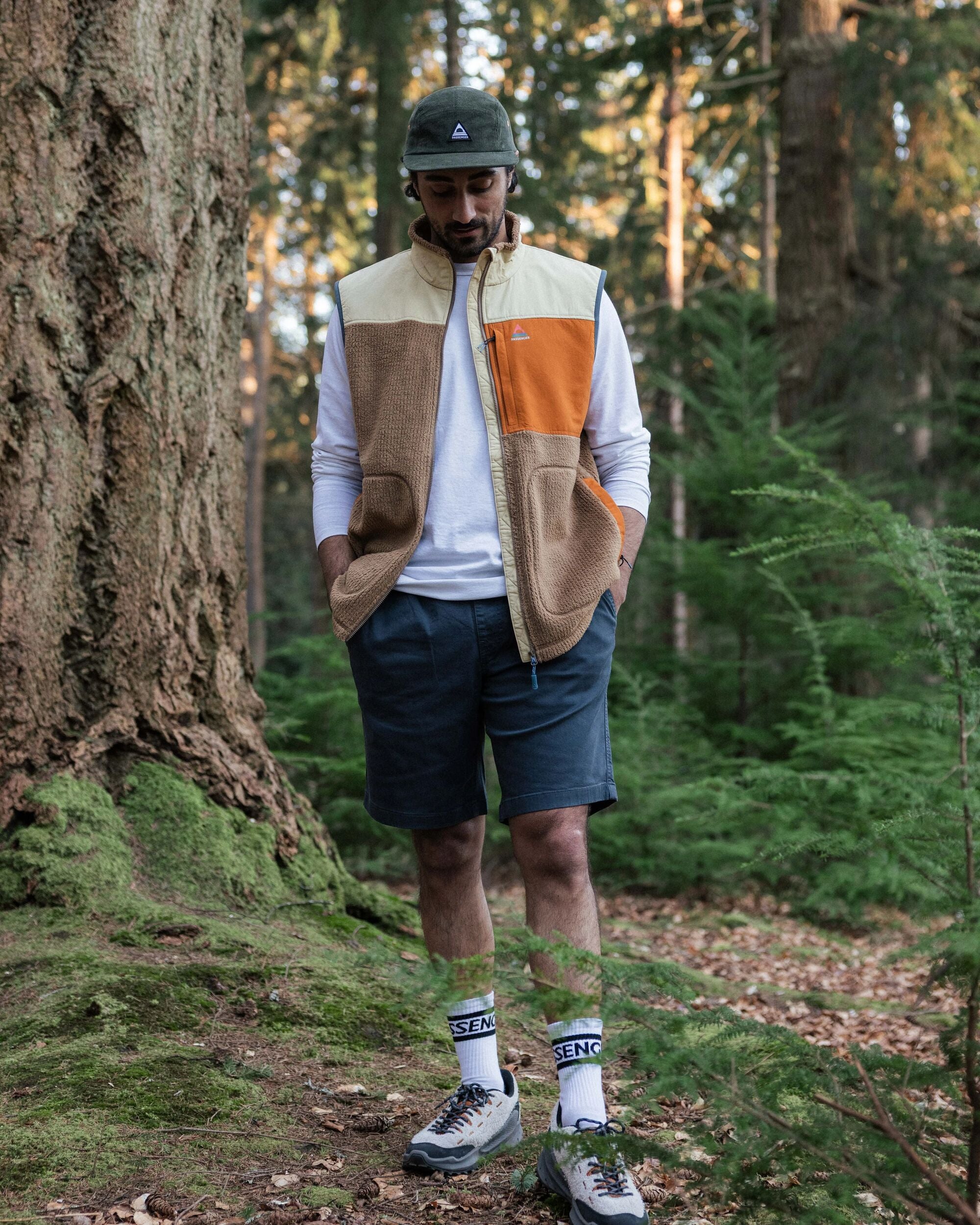 Venturescape Men's Fleece Vest - Caramel/Desert - Lifestyle