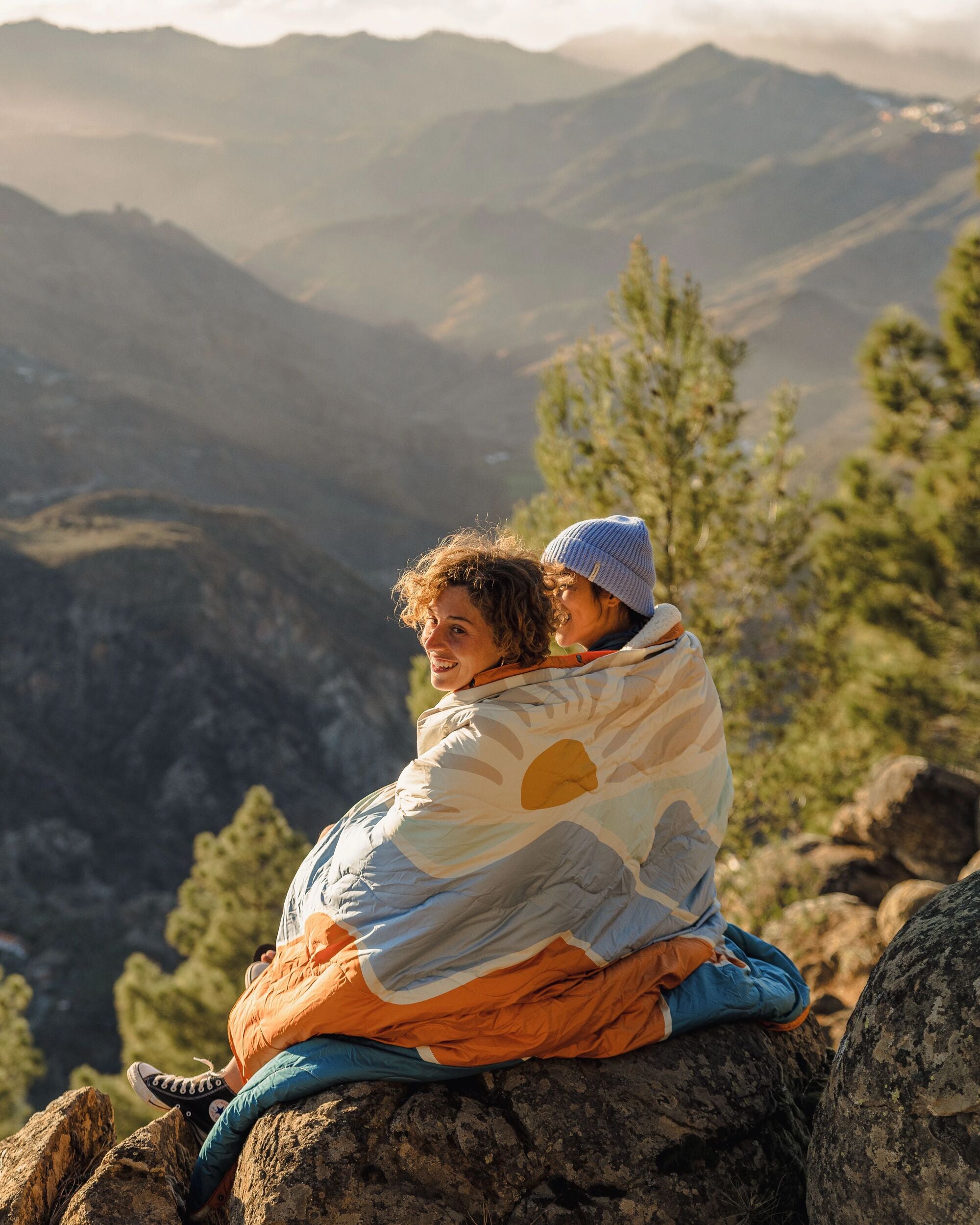 Cabin Recycled Sherpa Blanket - Cornflower - Lifestyle