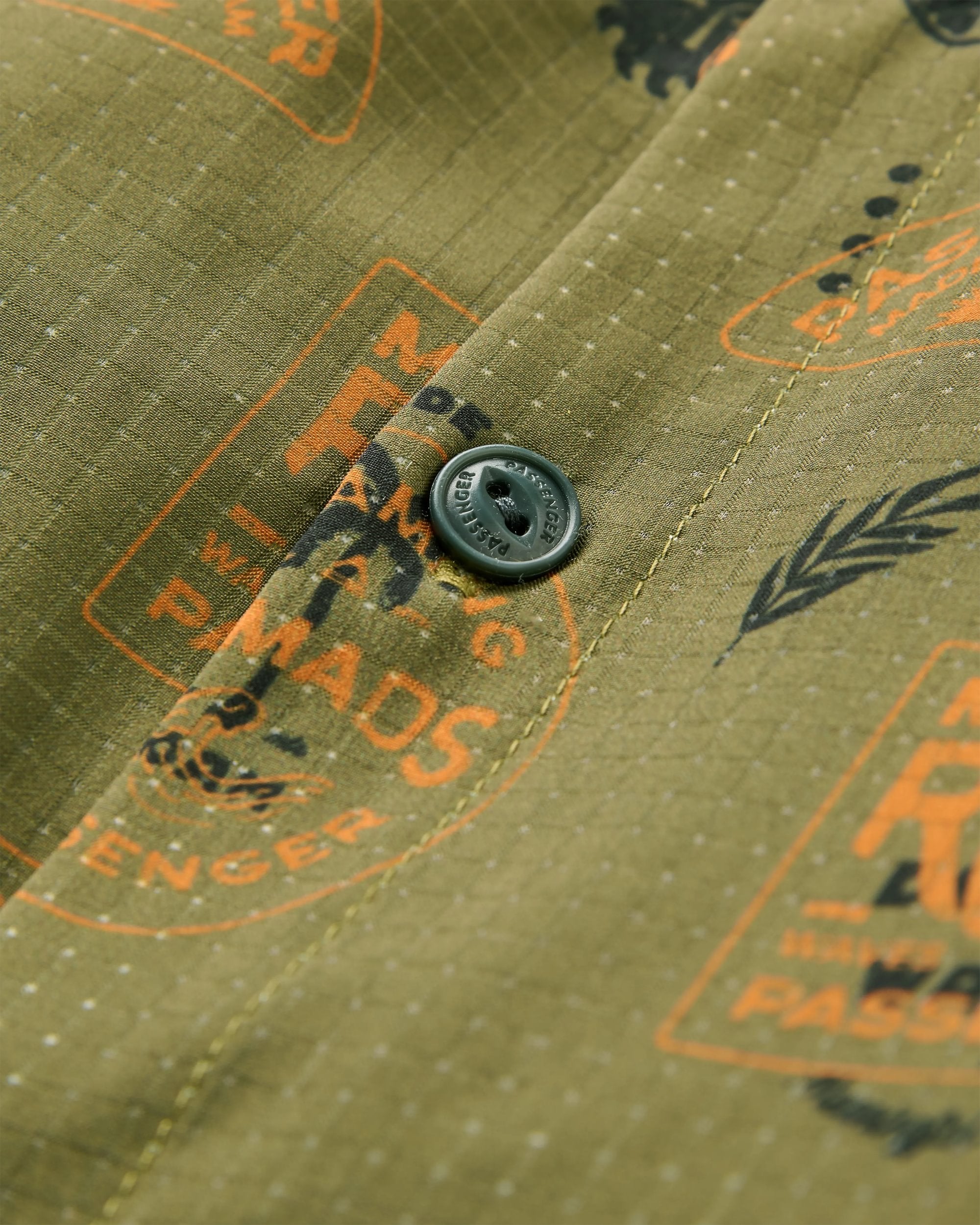 365 Active Shirt - Badge Khaki - Flatlay