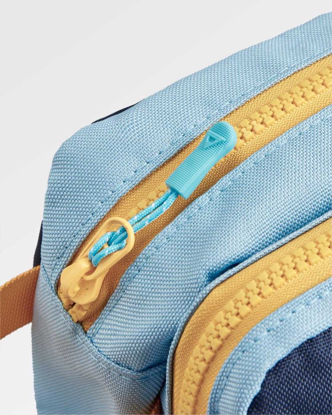 Travel Recycled Wash Kit - Navy/Blue - Flatlay