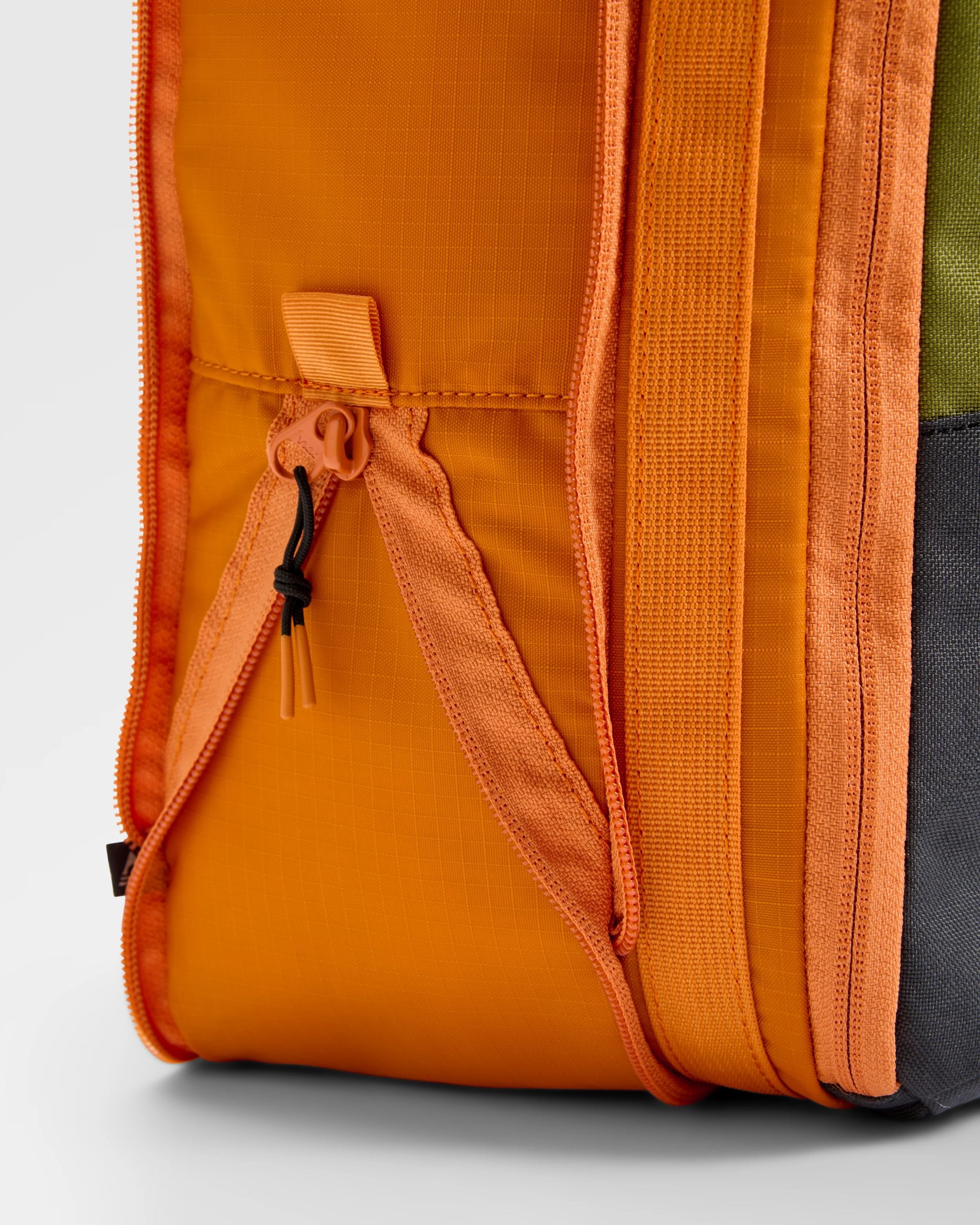 Packing Cube 9L - Black/ Khaki - Flatlay