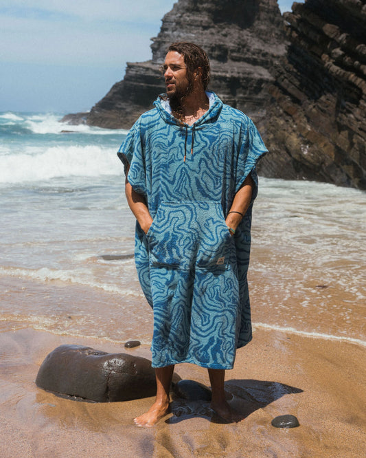 MensShoreline Cotton Towel Poncho - Strata Swirl Arctic - Lifestyle