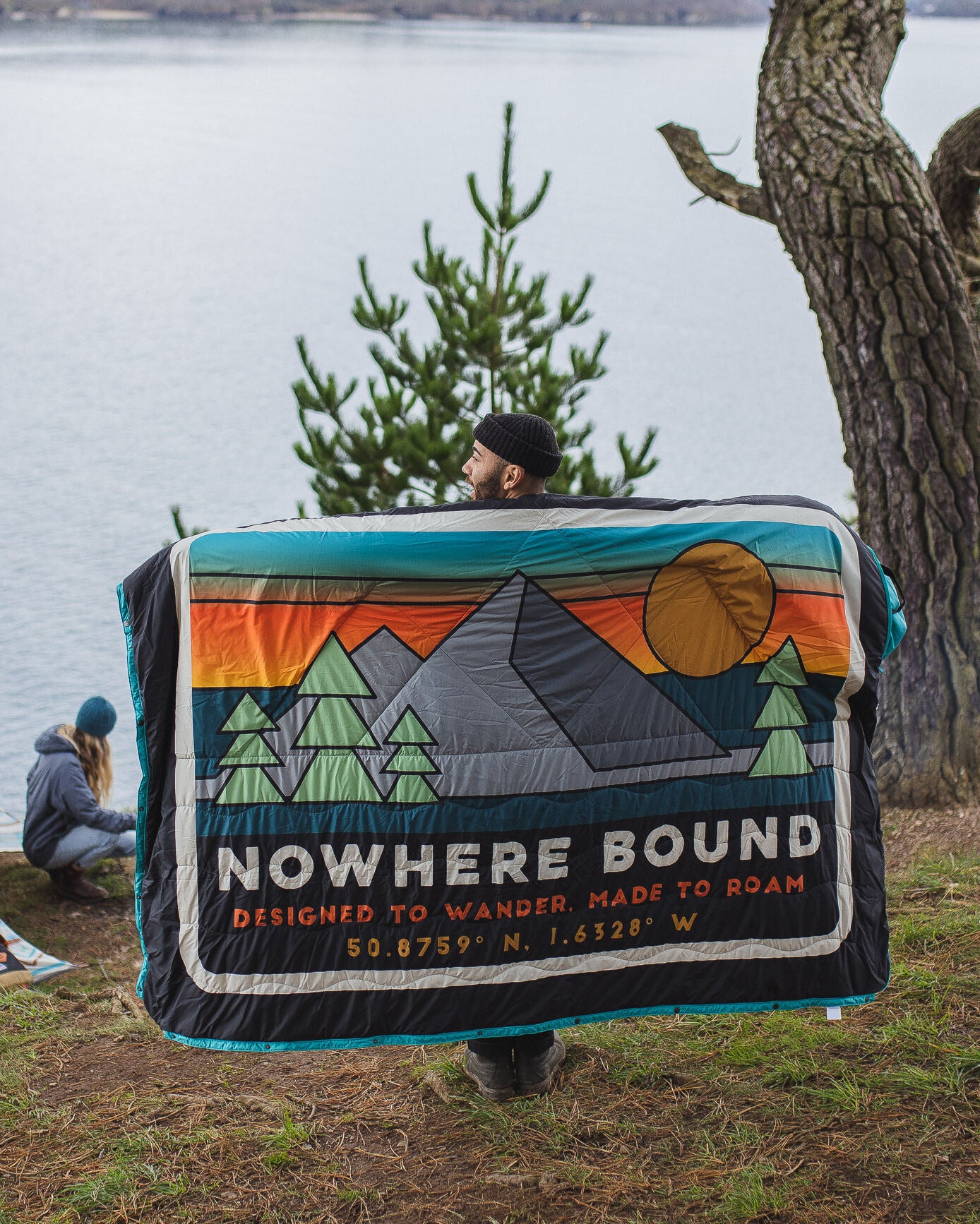 Male_Cabin Recycled Sherpa Blanket - Black 'Nowhere Bound' Print