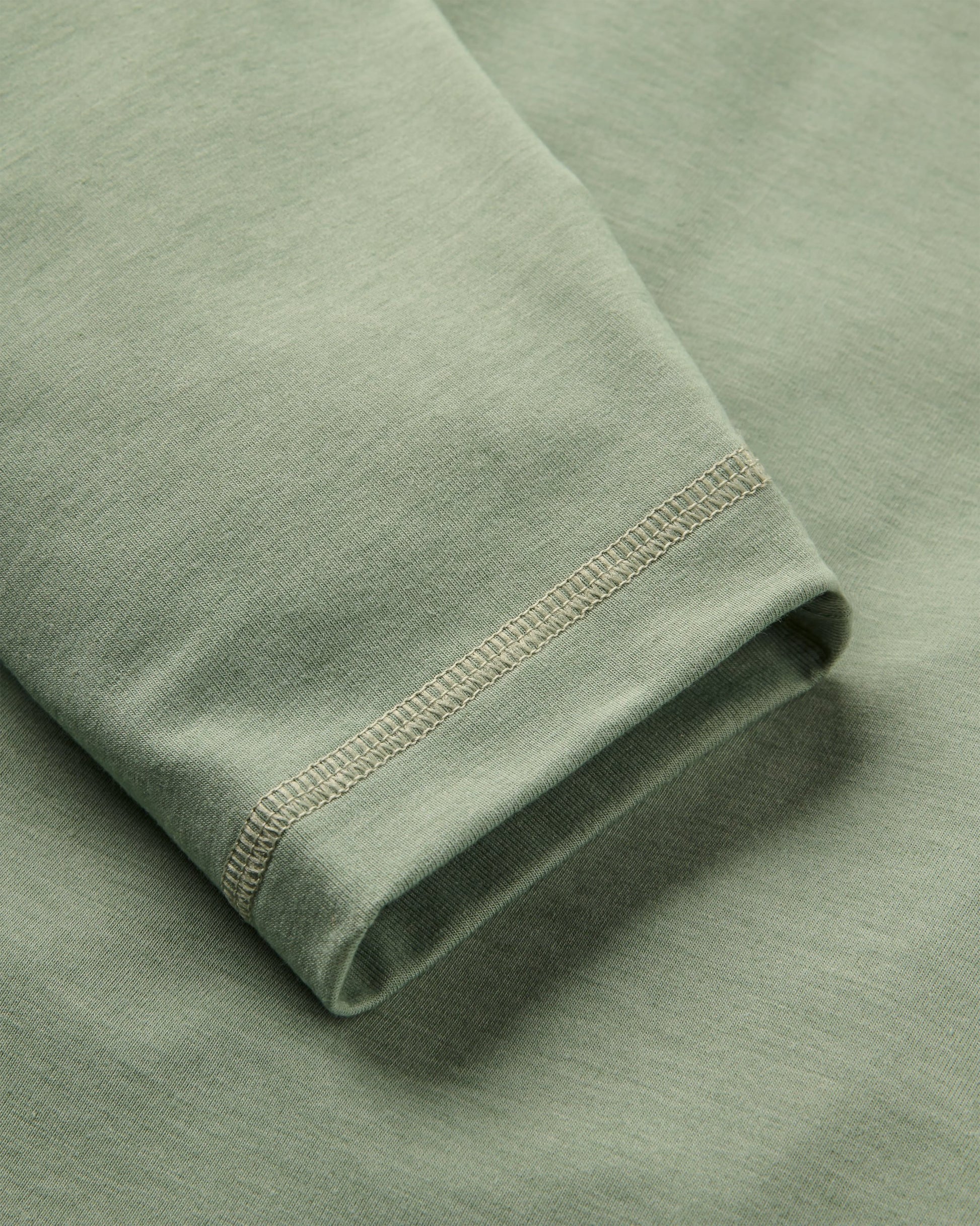 Roamscreen UPF50 LS T-Shirt - Pistachio - Flatlay