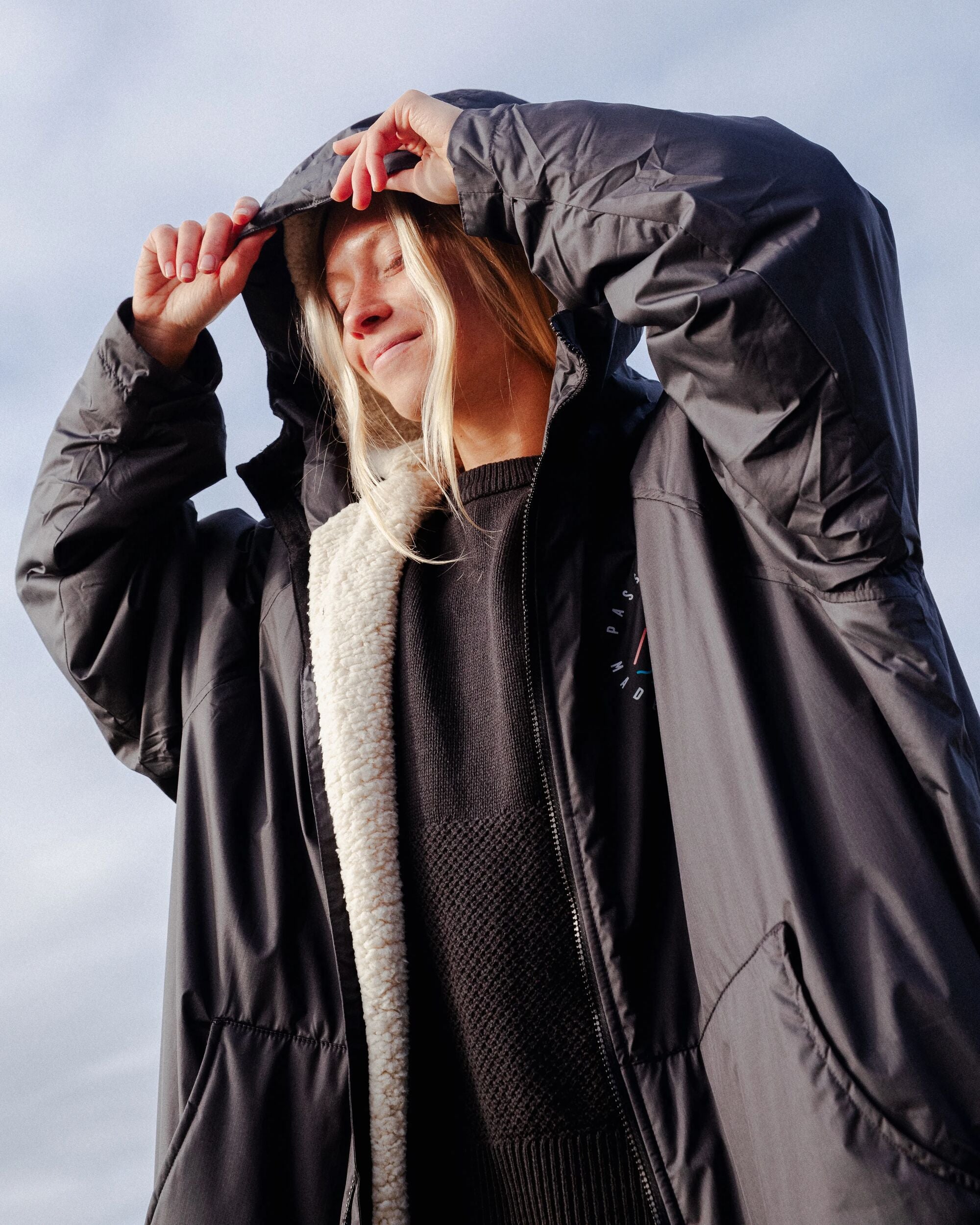 Escapism Recycled Sherpa Lined Changing Robe - Black - Lifestyle - Female