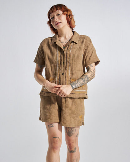 Waveney Short Sleeve Cotton Shirt - Caramel Brown - Studio Model
