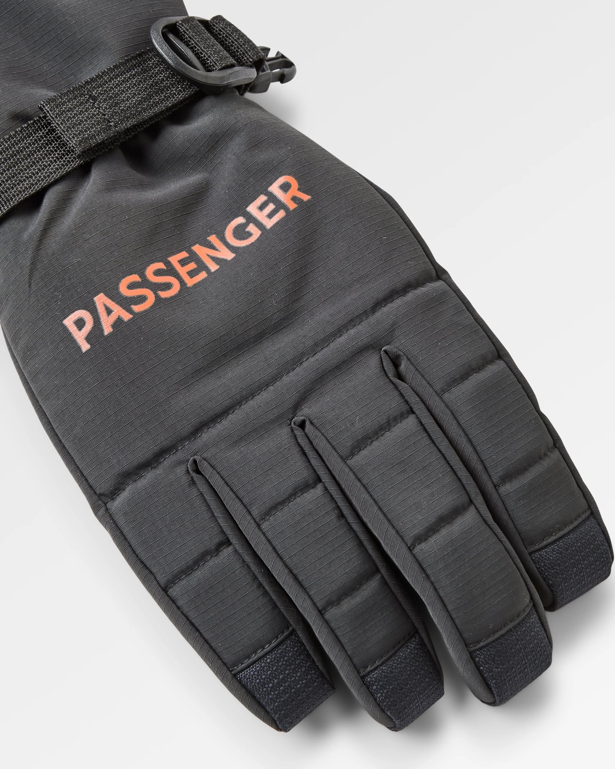 Snowscape Recycled Insulated Gloves - Black - Flatlay