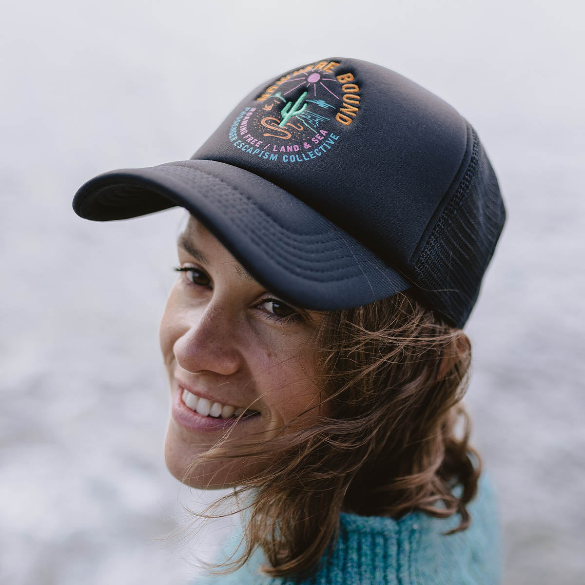 Womens_Land & Sea Snapback Trucker Cap - Black