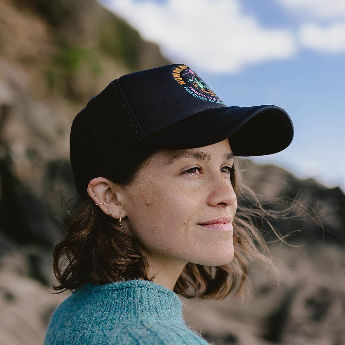 Womens_Land & Sea Snapback Trucker Cap - Black